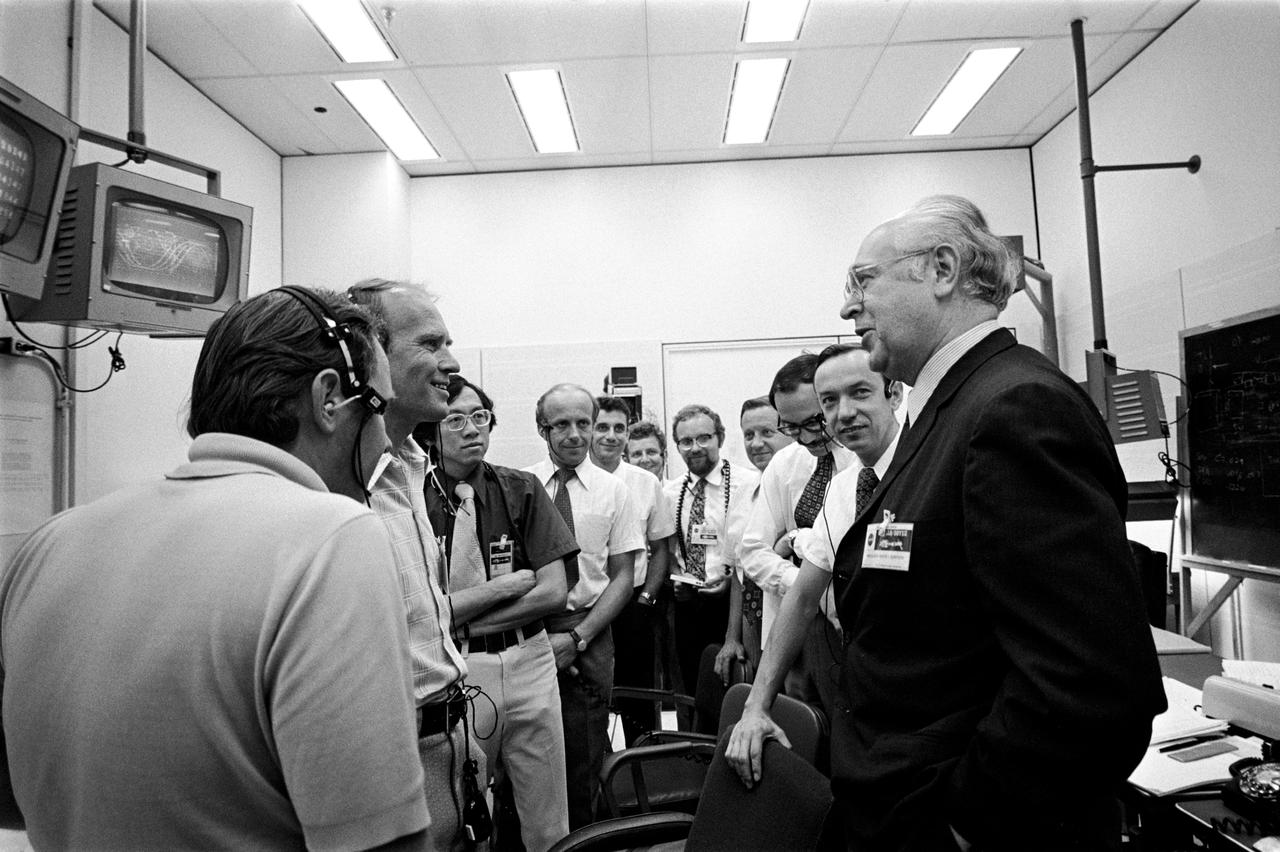 S75-28534 (17 July 1975) --- Anatoliy Dobrynin (right), Soviet Union ambassador to the United States, visits with a group of USSR ASTP flight controllers in the Mission Control Center during a tour of NASA's Johnson Space Center (JSC). Dobrynin was at JSC on the day the Soviet Soyuz and the American Apollo spacecraft docked in Earth orbit. The group also includes a couple of American ASTP flight controllers.