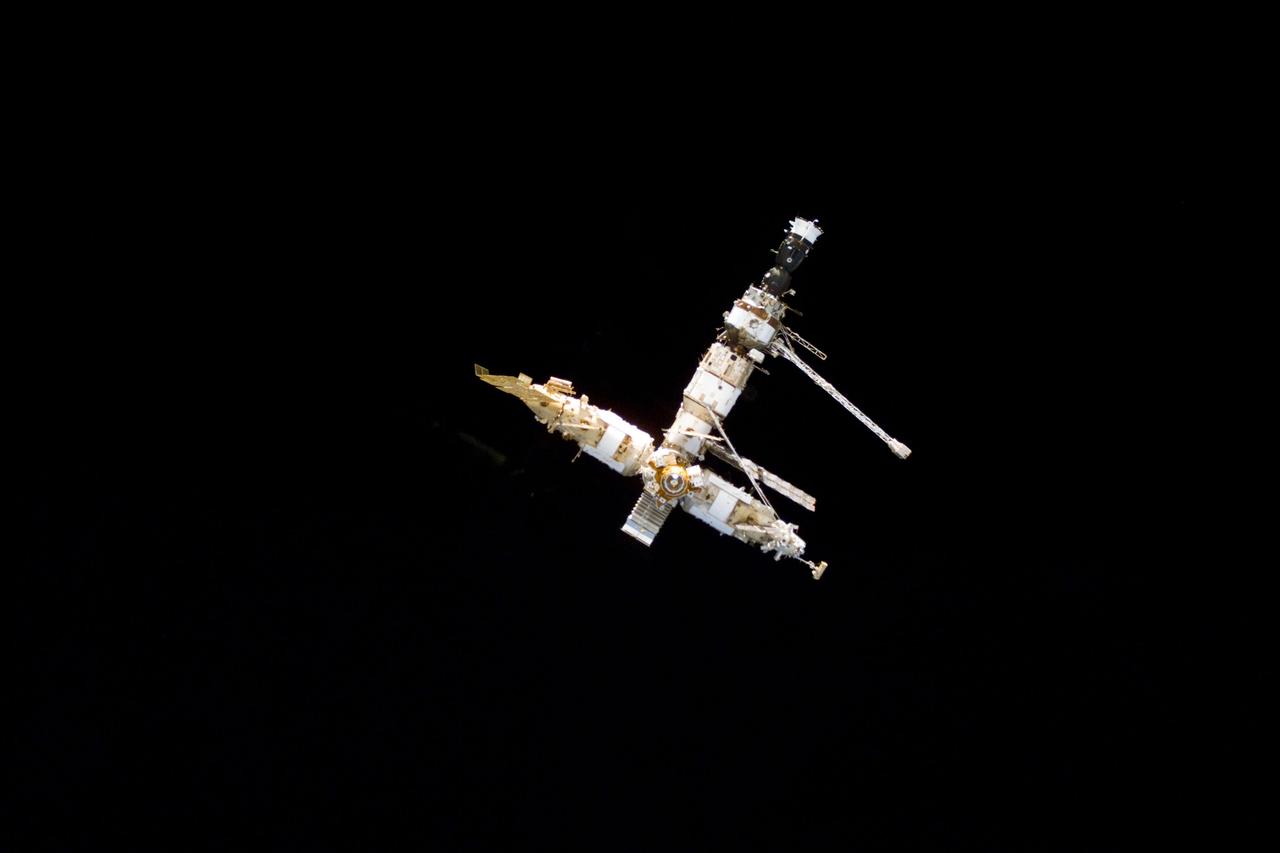 S76-E-5140 (24 March 1996) --- Russia's Mir Space Station appears near the center of this frame, recorded with an Electronic Still Camera (ESC) onboard the Space Shuttle Atlantis as the crew members from both spacecraft readied for the rendezvous and docking operations.