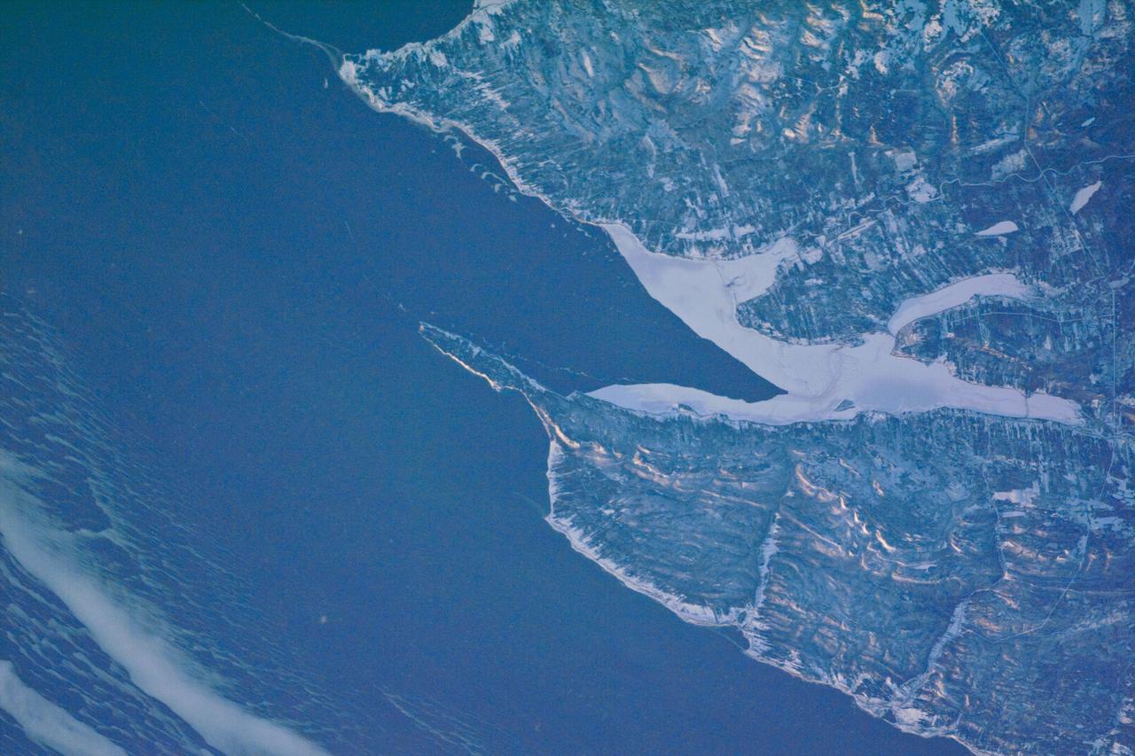 STS076-E-05275 (22-31 March 1996) --- STS-76 KidSat Earth View (Canada)