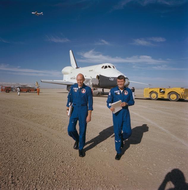 NASA image: Third (3rd) "Free Flight" - Shuttle Orbiter 101 Spacecraft - Dryden Flight Research Center (DFRC), Edwards AFB (EAFB), CA