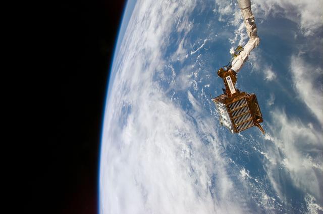 NASA image: SPARTAN satellite on RMS arm