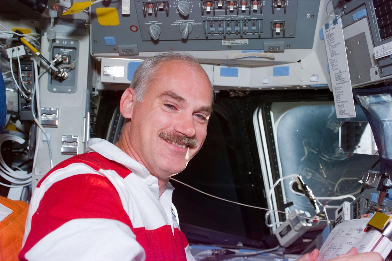 STS79-E-5058 (19 September 1996) --- During operations to catch up with Russia's Mir Space Station, astronaut William F. Readdy, mission commander, commands the Space Shuttle Atlantis from the left hand station on the forward flight deck, during Flight Day 4.