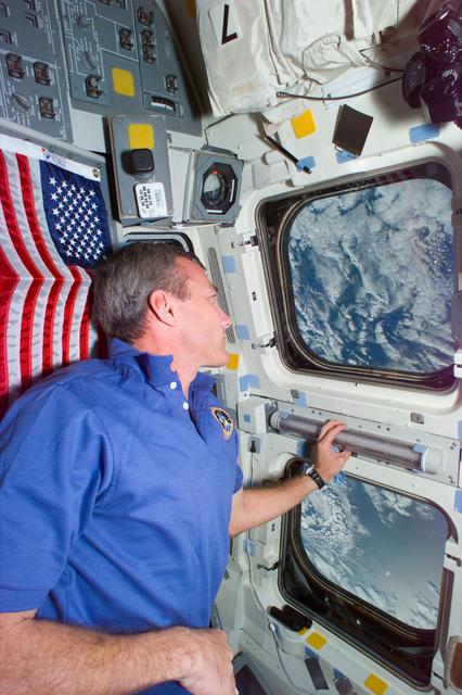 NASA image: STS-79 crewmembers at the aft flight deck windows