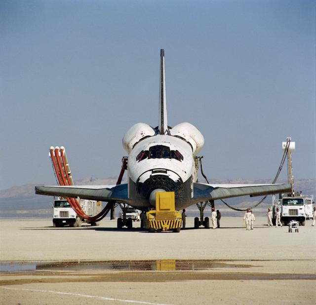 NASA image: POST-LANDING - STS-1 - EDWARDS AFB (EAFB), CA