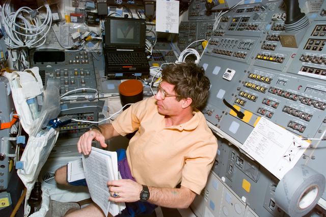 NASA image: STS-81 crewmembers on the orbiter's flight deck