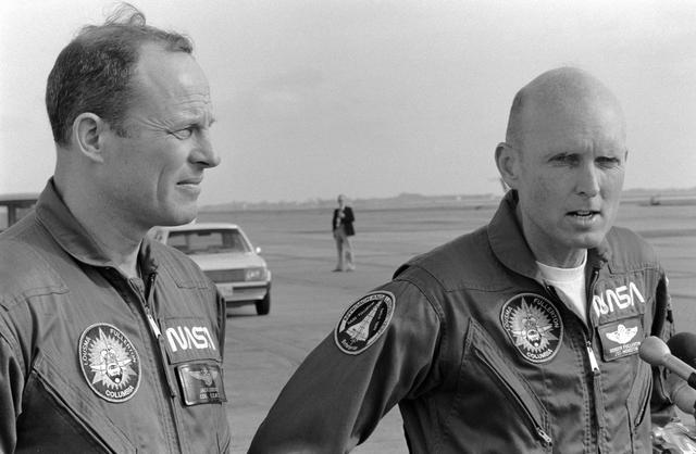 NASA image: PREFLIGHT (DEPARTURE) - STS-2 - ELLINGTON AFB (EAFB), TX