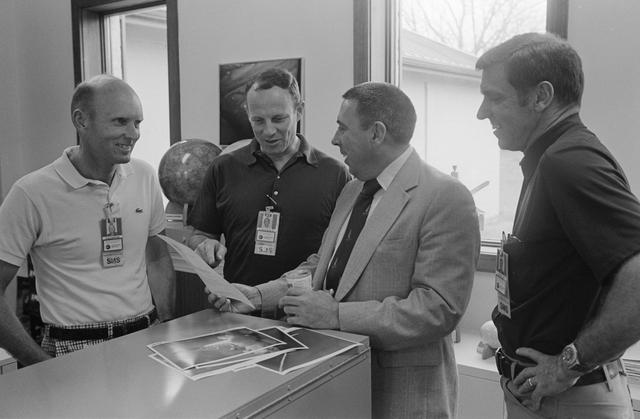 NASA image: ABBEY, GEORGE W. S. - STS-3 DEBRIEF - JSC