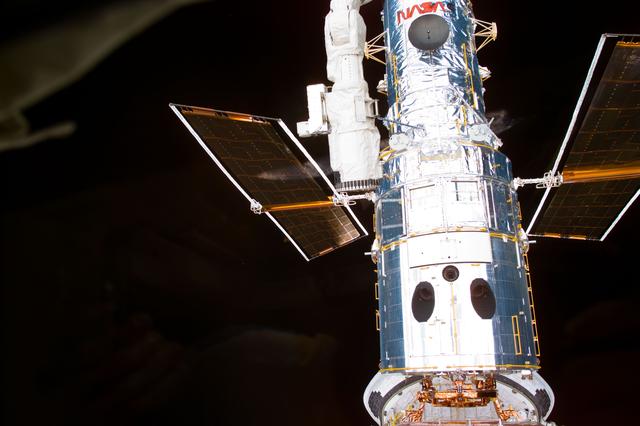 NASA image: HST, survey views of telescope after berthing