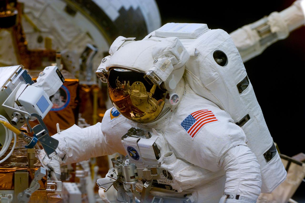S82-E-5303 (14 Feb. 1997) --- Close-up of astronaut Steven L. Smith, STS-82 mission specialist, during Extravehicular Activity (EVA), for the Hubble Space Telescope (HST) repair.  This view was taken with an Electronic Still Camera (ESC).