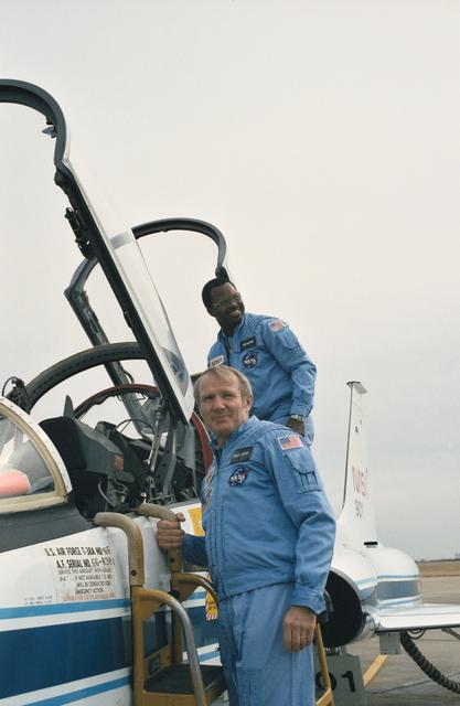 NASA image: PREFLIGHT (DEPARTURE) - STS-11/41B - ELLINGTON AFB (EAFB), TX