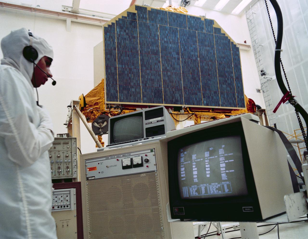 Documentation of STS 41-G payloads while in Hangar AE at Cape Canaveral. Views include documentation of the Earth Radiation Budget Satllite (ERBS) antenna (41266) and solar array panels (41265).