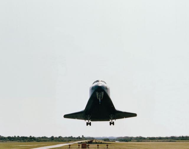 NASA image: Landing - Orbiter Challenger - Completion of 41G Mission - KSC