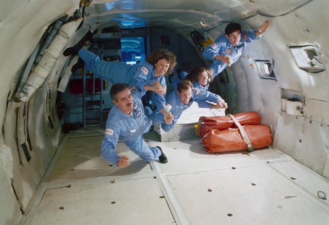 NASA image: CREW TRAINING - STS-33/51L (ZERO-G)