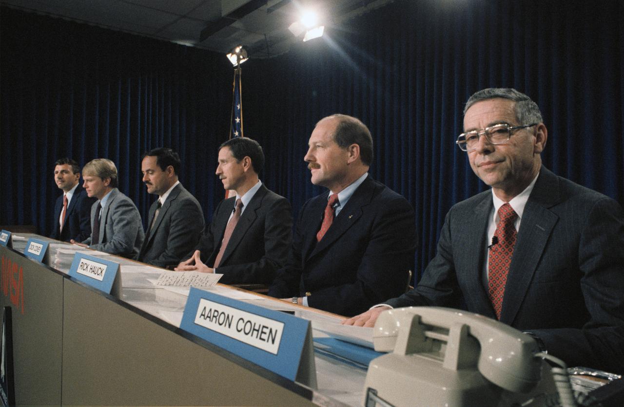 Views of the STS-26R Crew Press Conference, 01/15/1987.