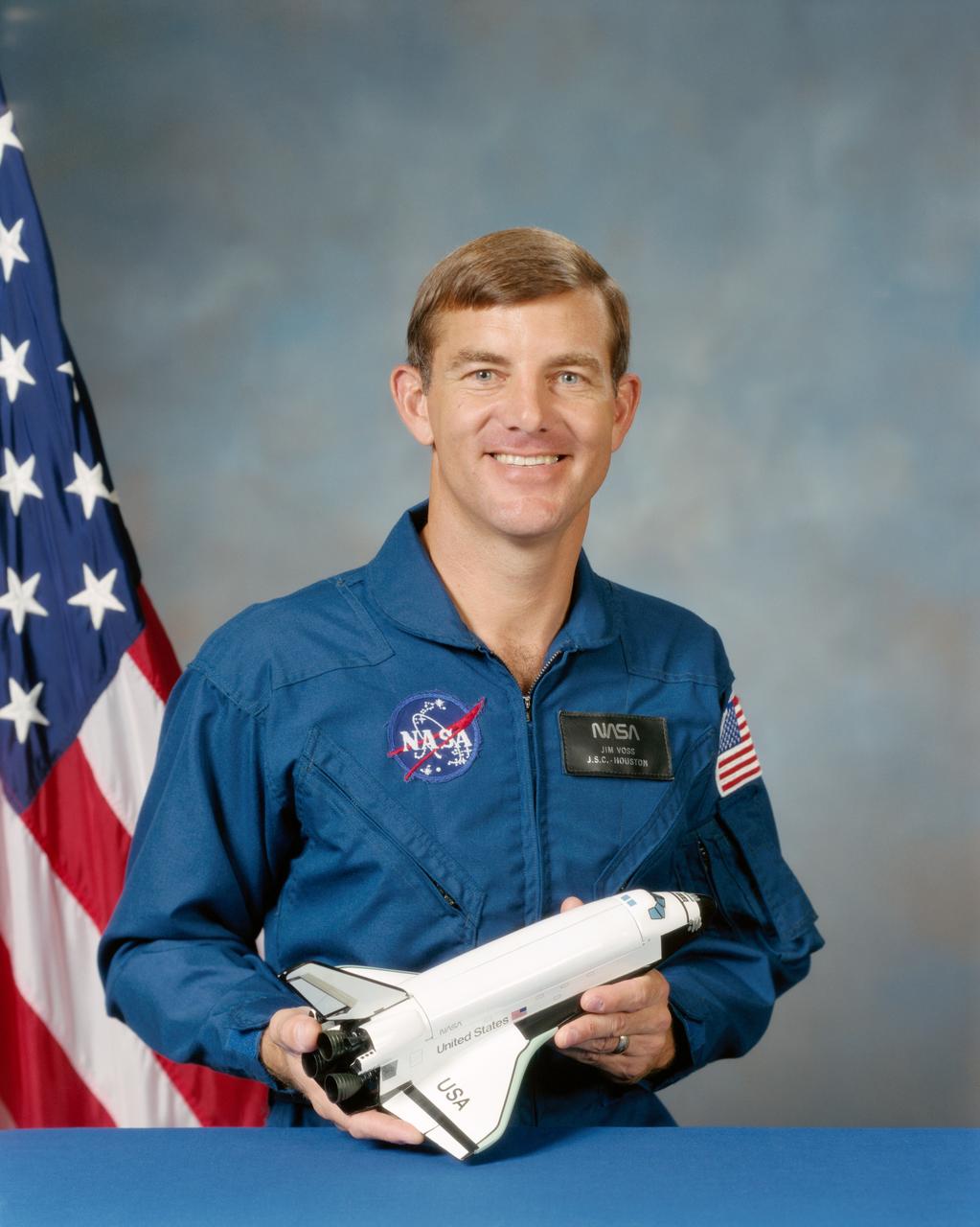 S87-45892 (15 Oct. 1987) --- Astronaut James S. Voss