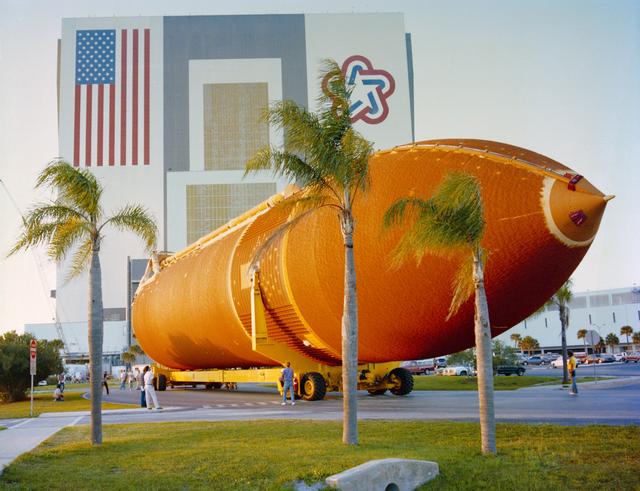 NASA image: STS-27 external tank (ET) transfer into KSC's VAB