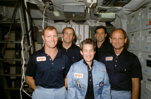 NASA image: STS-30 crewmembers pose for informal portrait on JSC FB-SMS middeck