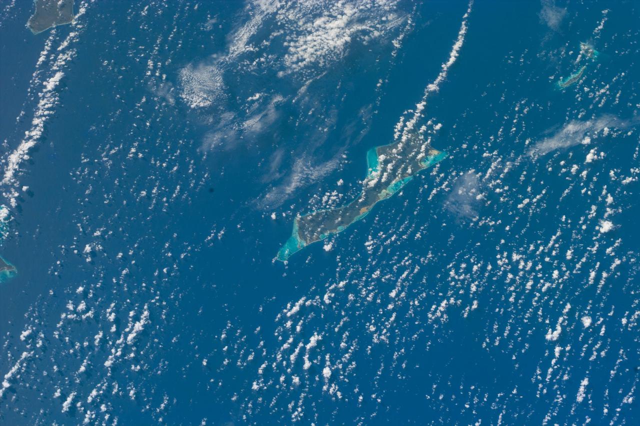 S88-E-5026 (12-05-98) --- Many islands in the Bahaman chain are easily recognized in this electronic still camera (ESC) image recorded by the astronauts aboard the Space Shuttle Endeavour.  The photo, one of a series covering the various islands in the chain, was taken at 16:33:19 GMT, Dec. 5.