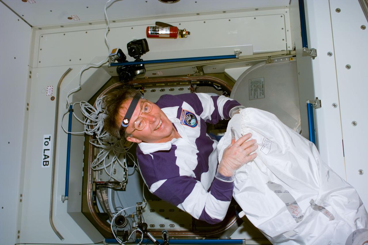 S88-E-5112 (12-10-98)) --- Astronaut Jerry L. Ross, mission specialist, packs a bag of tools and equipment in the hatchway of the Unity connecting module. Ross and his crewmates were installing hand rails and other equipment and performing various tasks to ready the Unity and Zarya for their ISS roles. The photo was taken with an electronic still camera at 20:26:02 GMT, Dec. 10.
