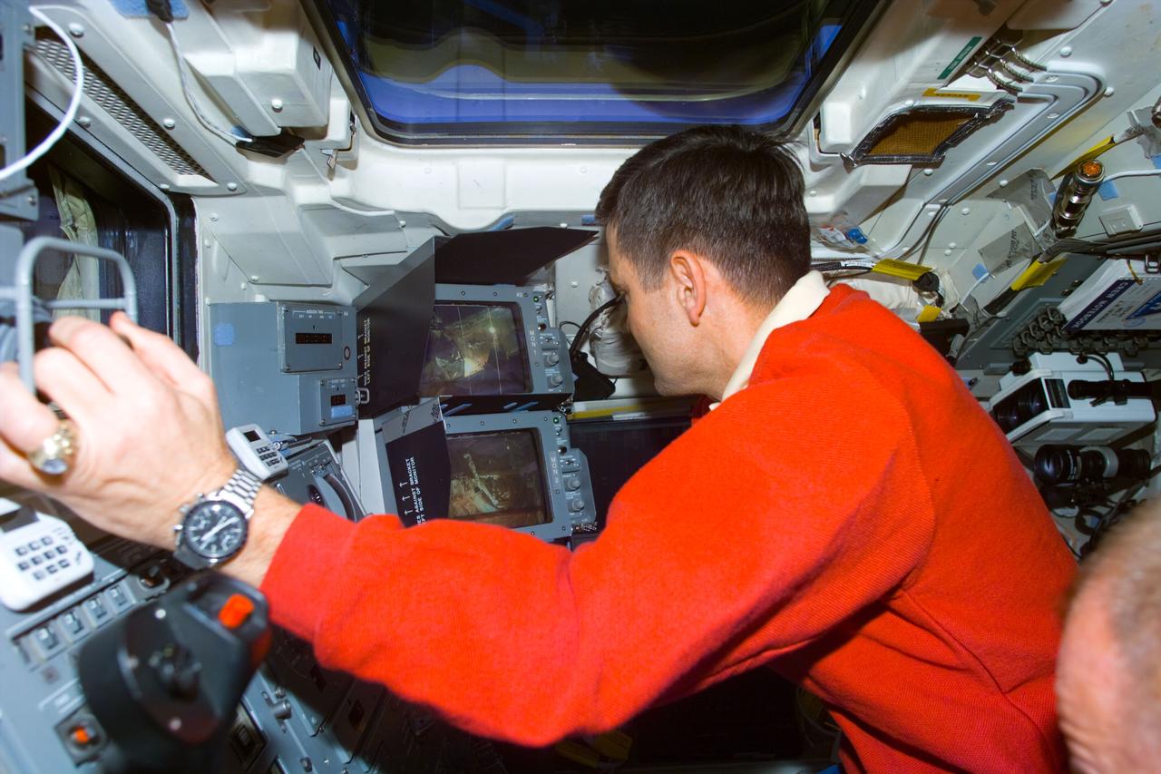 S88-E-5141 (12-12-98) --- In support of the STS-88 mission's final extravehicular activity (EVA), astronaut Robert D. Cabana, mission commander, operates controls on Endeavour's aft flight deck. The photo was taken with an electronic still camera (ESC) at 21:15:26 GMT, Dec. 12.