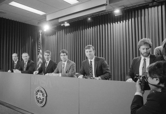 NASA image: STS-29 crewmembers participate in preflight press conference