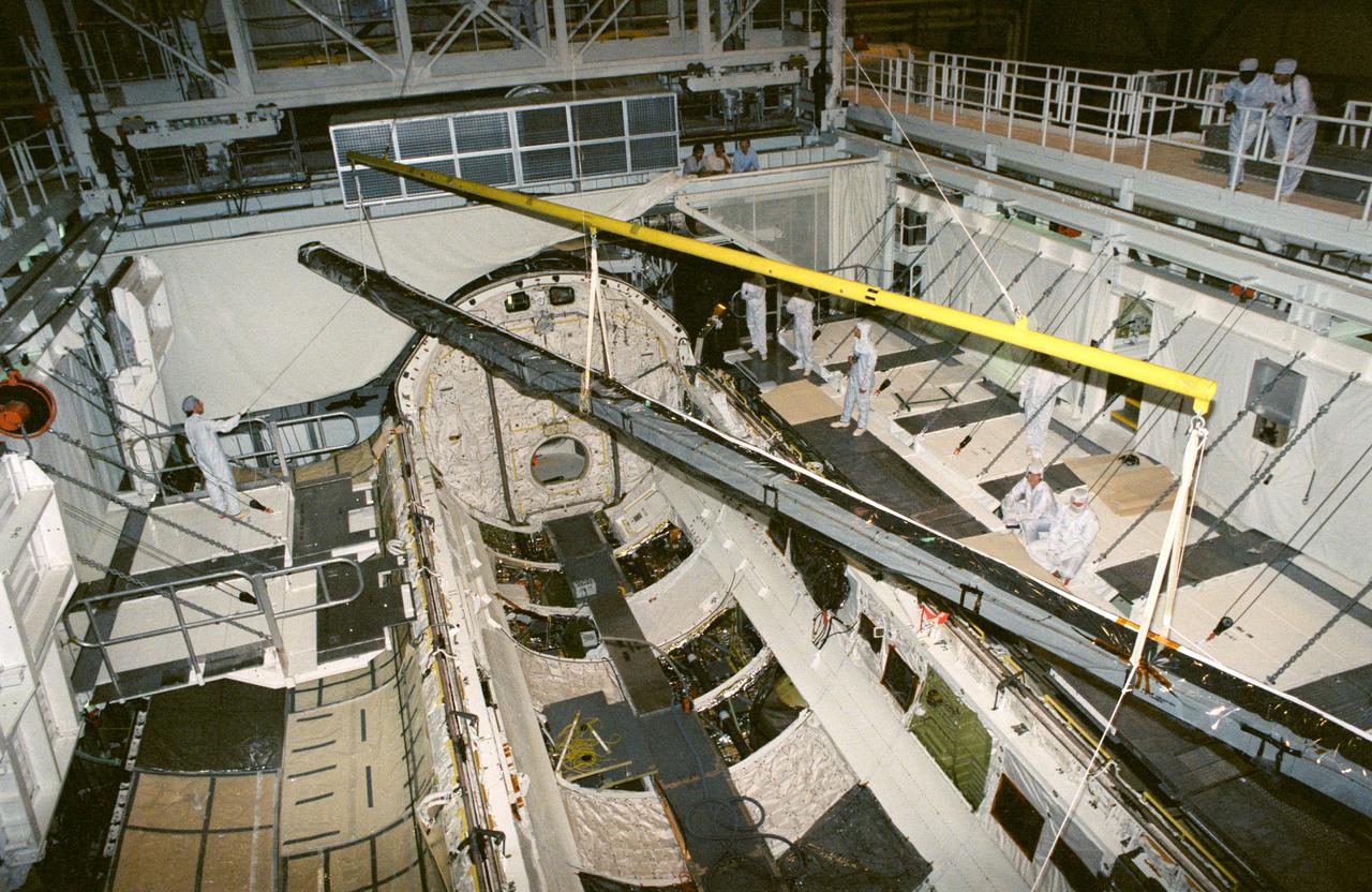 S89-25873 (Nov 1988) --- The Space Station Heat Pipe Advanced Radiator Element (SHARE) is readied  for installation in late November at Kennedy Space Center's orbiter processing facility (OPF).  The SHARE device will be carried on a pedestel in Discovery's cargo bay during the five-day STS-29 mission, scheduled for a mid-March 1989 launch.