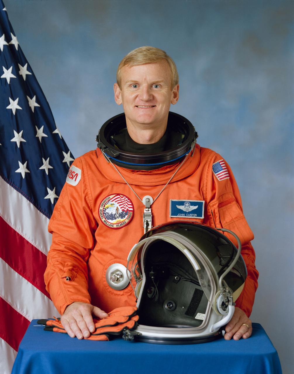 S89-51923 (16 Dec 1989) --- Astronaut John H. Casper.