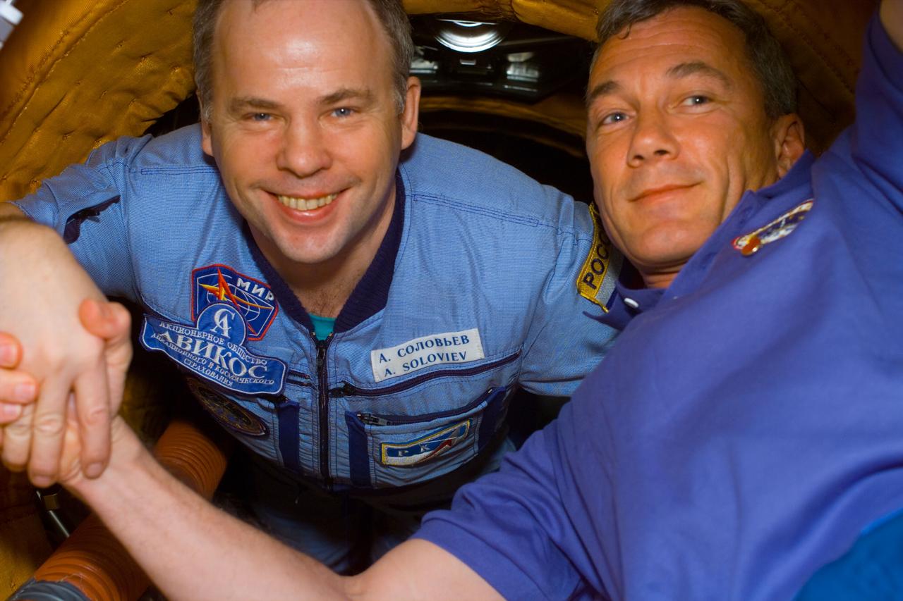 S89-E-5352 (28 Jan 1998) --- This Electronic Still Camera (ESC) image shows the commanders' farewell handshake, thus bringing the eighth Shuttle/Mir joint activities to an end. The commanders, cosmonaut Anatoliy Y. Solovyev, Mir-24 commander (on the left); and astronaut Terrence W. Wilcutt, STS-89 commander, are posing in the Docking Module (DM) between the Space Shuttle Endeavour and the Russian Mir Space Station. The Shuttle crew dropped off astronaut Andrew S. W. Thomas and picked up astronaut David A. Wolf, cosmonaut guest researcher onboard Mir since September 1997. Thomas will be the last American astronaut to serve a tour aboard the Mir as a cosmonaut guest researcher. This ESC view was taken on January 28, 1998, at 22:27:56 GMT.