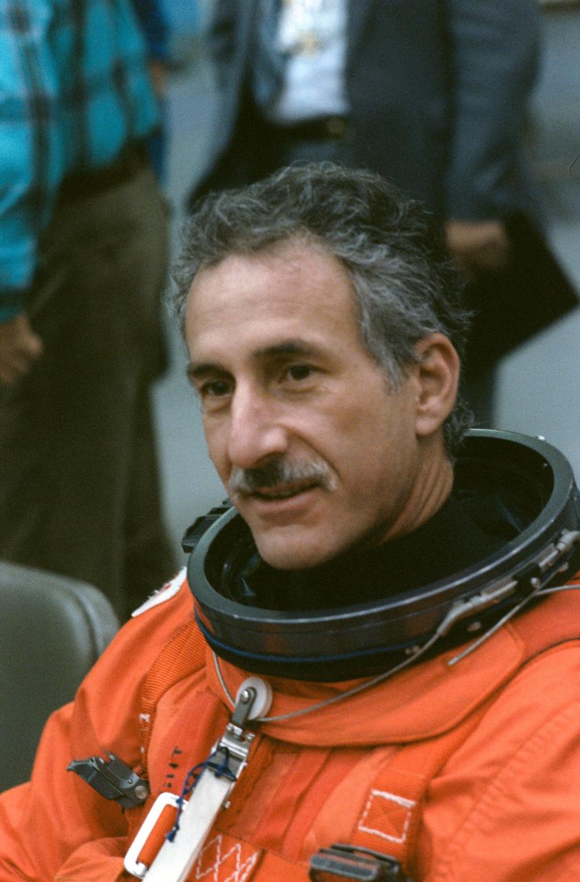 S90-28700 (12 Feb 1990) --- Astronaut Jeffrey A. Hoffman, STS-35 mission specialist, takes a breather from an emergency egress training session in the Johnson Space Center?s (JSC) Shuttle mockup and integration laboratory.  He wears an orange, partial pressure escape suit.  Hoffman and six other crewmembers are in training for a nine-day mission supporting the ASTRO-1 payload later this year.