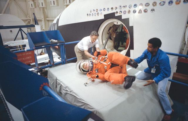 NASA image: STS-38 Pilot Culbertson rolls through CCT side hatch during egress training