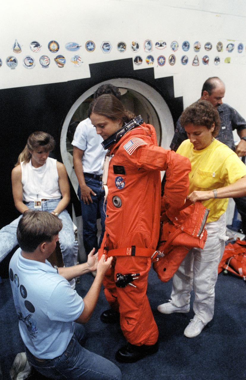 S90-41359 (11 June 1990) --- Astronaut James P. Bagian, STS-40 mission specialist, is seen in his partial pressure ascent/entry suit during a training exercise in the Johnson Space Center's Shuttle mockup and integration laboratory.  Dr. Bagian will be joined on the Spacelab Life Sciences (SLS-1) mission, scheduled for launch in less than a year, by astronauts Bryan D. O'Connor, Sidney M. Gutierrez, Rhea Seddon and Tamara E. Jernigan, along with payload specialists F. Drew Gaffney and Millie Hughes-Fulford.
