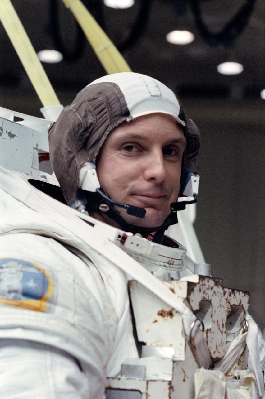 S90-41497 (Aug 1990) --- Astronaut Gregory J. Harbaugh, STS-39 mission specialist, completes suiting up process for a training exercise in the weightless environment training facility (WET-F) at the Johnson Space Center (JSC).  Harbaugh and fellow crewmembers are using JSC's WET-F facility to participate in simulations of contingency extravehicular activity (EVA) for the flight.