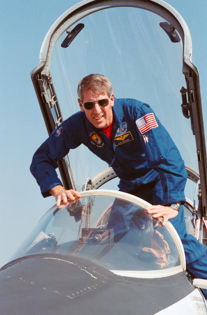 NASA image: STS-38 MS Springer climbs into T-38A forward cockpit at Ellington Field