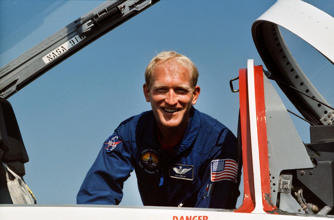 S90-41527 (August 1990) ---  Astronaut Charles D. (Sam) Gemar, prepares to climb aboard on of NASA's T-38 jet trainers, located near the Johnson Space Center (JSC).  Gemar began training as an astronaut candidate in summer of 1985.