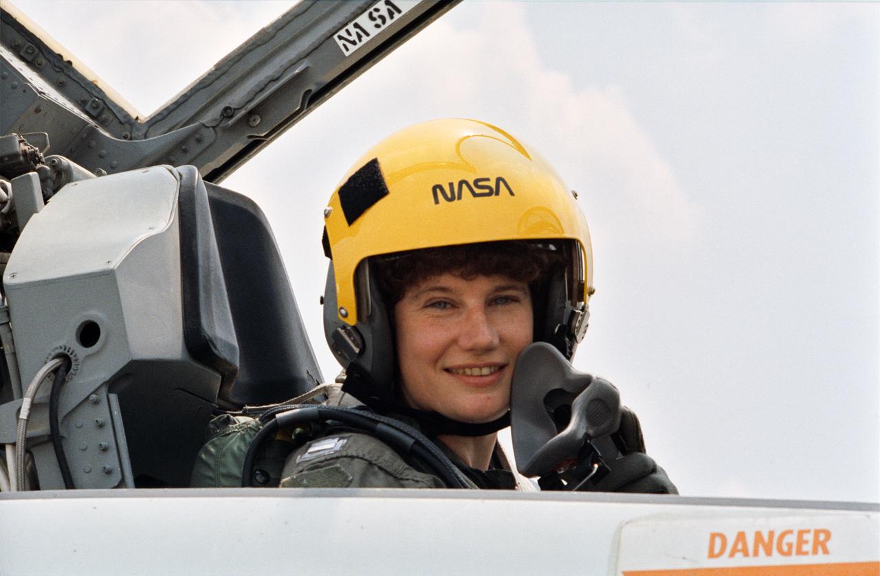 S90-45809 (July 1990) --- Susan J. Helms, one of the 23 astronaut candidates who began a year's training and evaluation program recently, sits in the cockpit of a NASA T-38 jet trainer at Ellington Field near the Johnson Space Center.