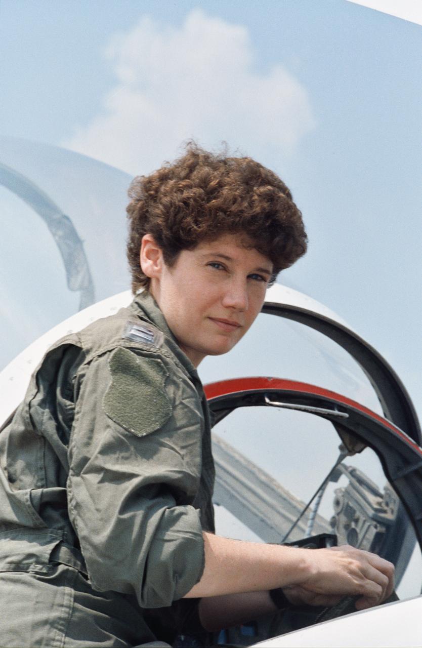 S90-45810 (29-31 July 1990) --- Susan J. Helms, one of 23 astronaut candidate who began a year's training and evaluation in July, climbs into a T-38 jet trainer during a survival training school at Vance Air Force Base in Oklahoma.