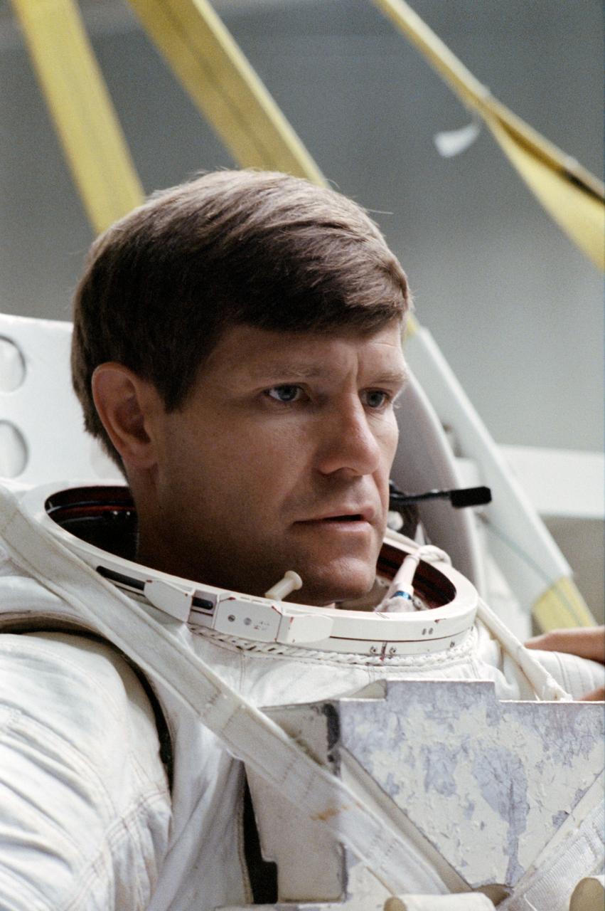 S90-46036 (Aug 1990) --- Astronaut Donald R. McMonagle awaits arrival of helmet gear for his extravehicular mobility unit (EMU) spacesuit as he prepares to be lowered into a 25-ft. deep pool at the Johnson Space Center's weightless environment training facility (WET-F).  McMonagle was preparing to participate in the simulation of a contingency extravehicular activity (EVA) for the mission, scheduled for Discovery in the spring of 1991.