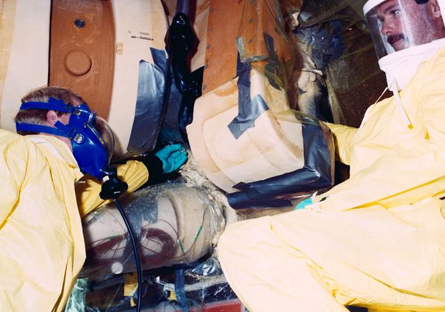 NASA image: Technicians complete foaming around Atlantis', OV-104, 17" ET feed line