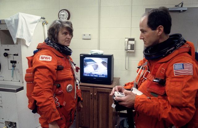 NASA image: STS-43 crewmembers discuss procedures prior to training in JSC's MAIL Bldg 9