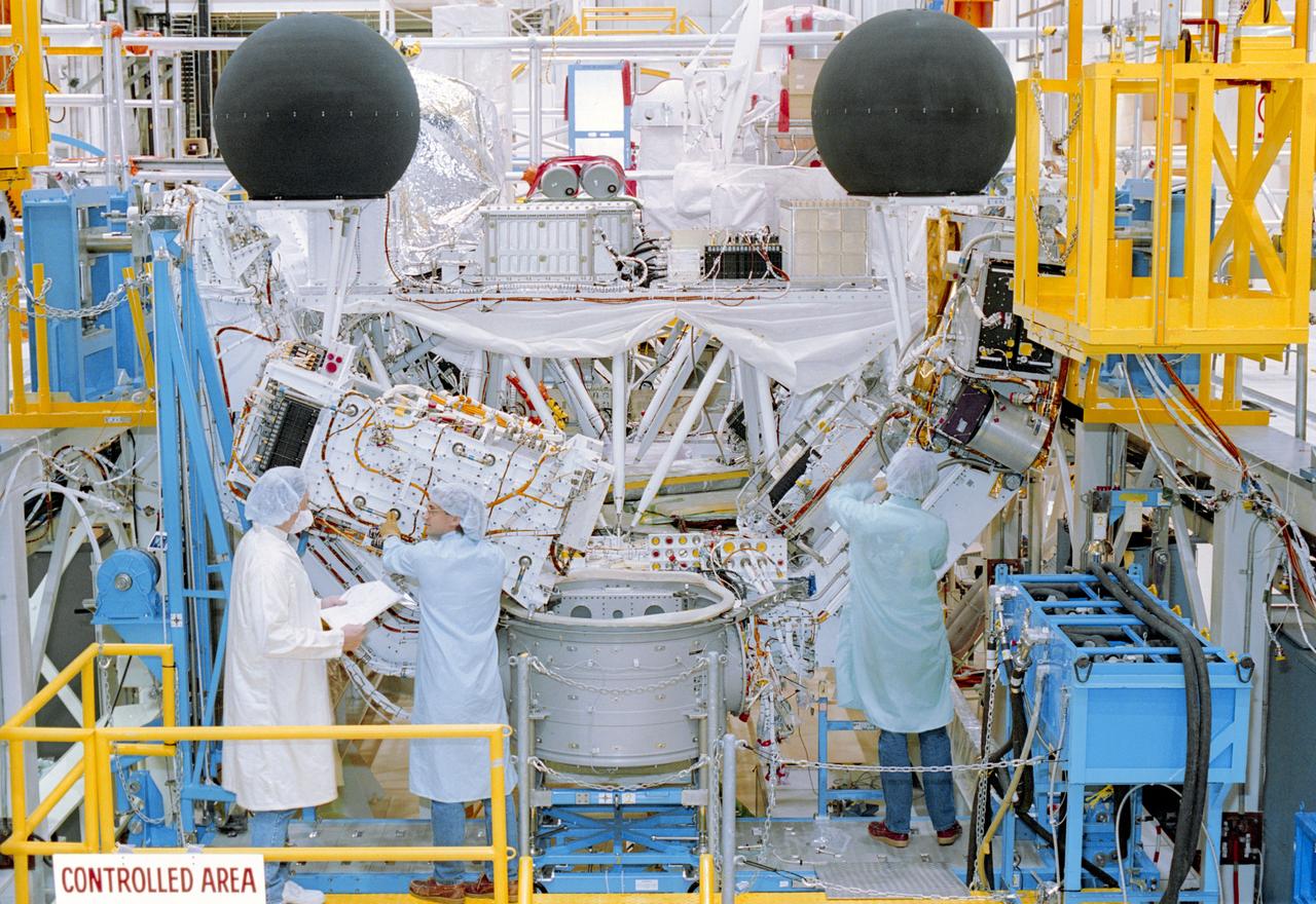 S92-27865 (23 Sept 1991)  --- In test stand 3 of the Operations and Checkout Building high bay, workers complete mating of the Atmosphere Laboratory for Applications and Science-1 (ATLAS-1) pallet and Igloo power unit.  Closeout activities on the ATLAS-1 payload are under way, with a systems test scheduled for later in October.  The ATLAS series of missions will study solar and atmospheric physics.  ATLAS-1 is scheduled to fly on Space Shuttle Mission STS-45 in 1992.