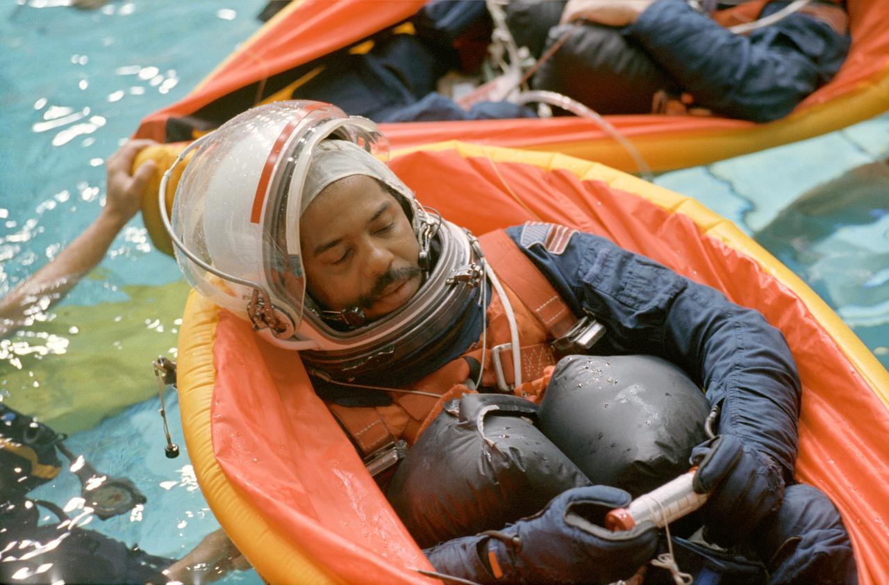 S92-50679 (Dec 1992) --- Using a small life raft, astronaut Bernard A. Harris Jr., mission specialist for the STS-55\D-2 mission, participates in bailout training at the Johnson Space Center's (JSC) Weightless Environment and Training Facility (WET-F). Harris is attired in a training version of the partial pressure Shuttle launch and entry garment. All seven prime flight crew members and the two back-up payload specialists participated in the training session.