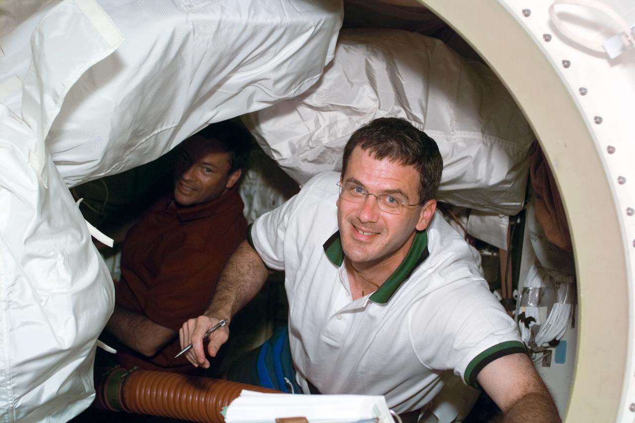 S92-E-5025 (12 October 2000) --- Astronaut Peter J.K. (Jeff) Wisoff  on Flight Day 2.