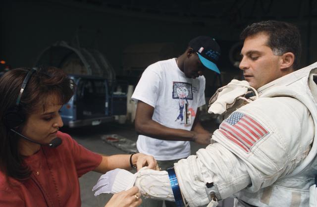 NASA image: Astronaut David Wolf participates in training for contingency EVA in WETF