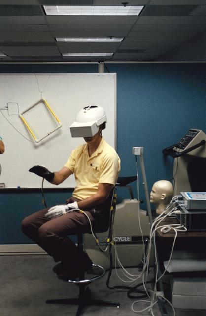 NASA image: STS-61 crew utilizing Virtual Reality in training for HST repair mission