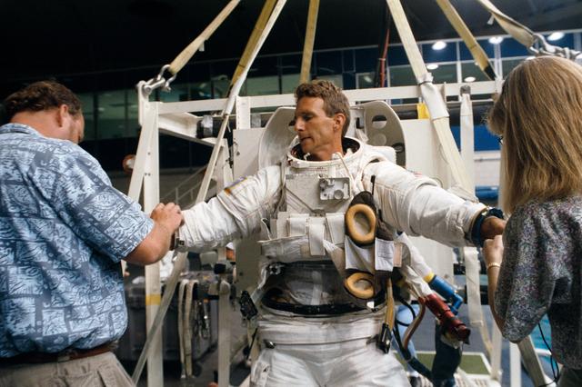 NASA image: STS-64 extravehicular activity training view