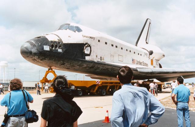 NASA image: STS-51 preparation: ACTS, ORFEUS, Discovery in VAB