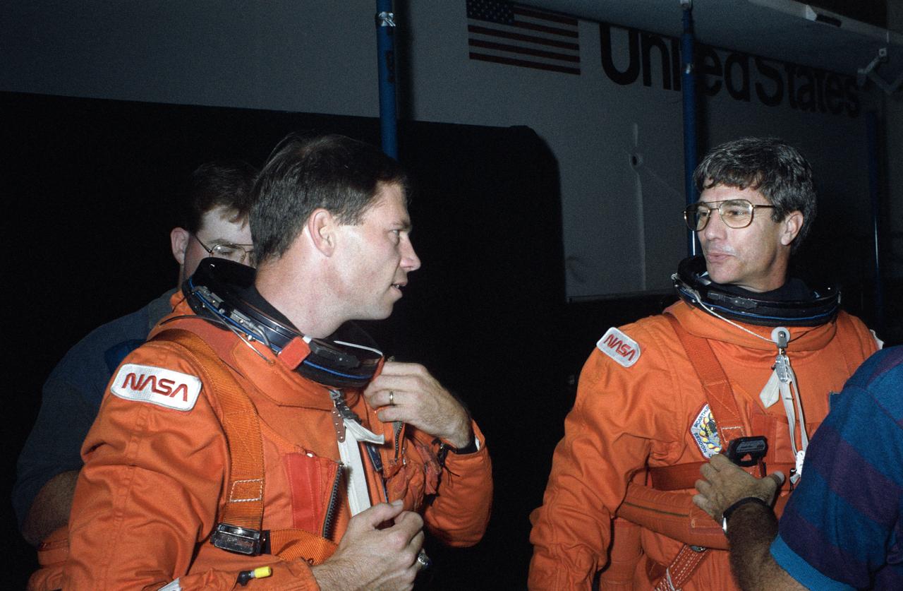 S93-38675 (20 July 1993) --- Wearing training versions of the partial pressure launch and entry garment, astronauts Richard A. Searfoss (left), pilot, and John E. Blaha, mission commander, prepare for a training exercise.  The two, along with the four other NASA astronauts and a visiting payload specialist asssigned to the seven-member crew, later rehearsed contingency evacuation procedures.  Most of the training session took part in the crew compartment and full fuselage trainers in the Space Shuttle mockup and integration laboratory.