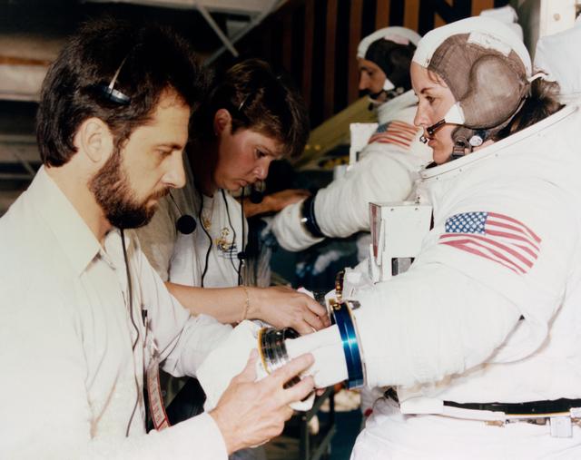 NASA image: STS-61 crewmembers participate in neutral buoyancy training at MSFC