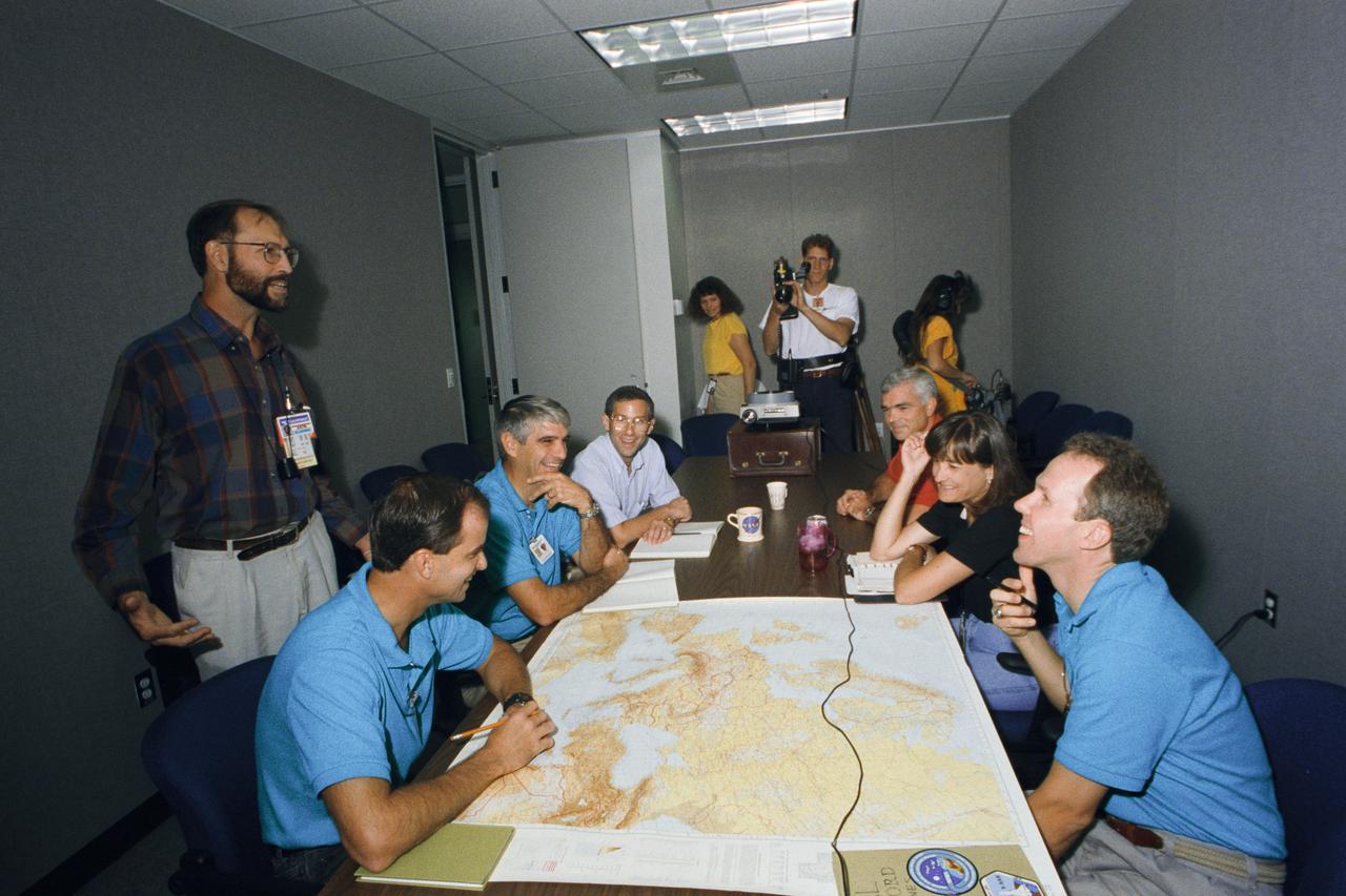 S93-42727 (26 Aug 1993) --- The six astronauts in training for the STS-59 mission are given some onboard Earth observations tips by Justin Wilkinson (standing, foreground) of the Space Shuttle Earth Observations Project (SSEOP) group.  Astronaut Sidney M. Gutierrez, mission commander, is at center on the left side of the table.  Others, left to right, are astronauts Kevin P. Chilton, pilot; Jerome (Jay) Apt and Michael R.U. (Rich) Clifford, both mission specialists; Linda M. Godwin, payload commander; and Thomas D. Jones, mission specialist.