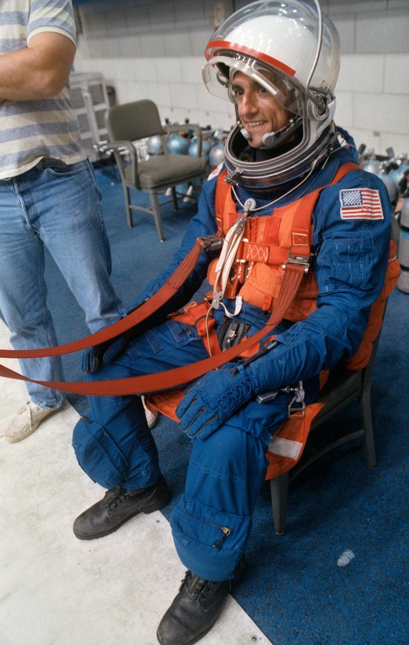S93-43113 (Nov 1993) --- Astronaut Donald A. Thomas, mission specialist, is pictured during a bailout training session at the Johnson Space Center's (JSC) Weightless Environment Test Facility (WET-F).  Thomas was joined by five other NASA astronauts and a Japanese payload specialist for the training session.  The crew will spend approximately two weeks aboard the Space Shuttle Columbia next year in support of the second International Microgravity Laboratory (IML-2) mission.